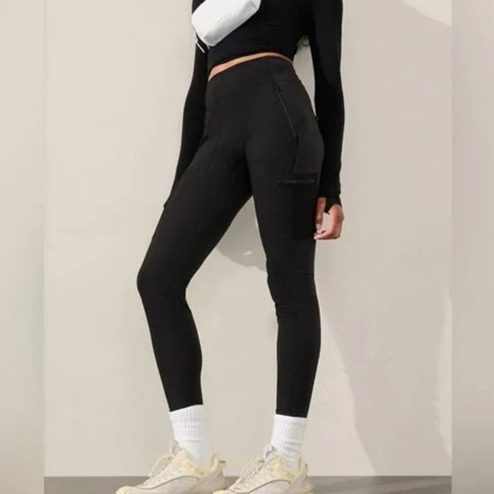 Athleta Headlands Hybrid Cargo Tight Pants in Black Sculptek Hiking Legging
